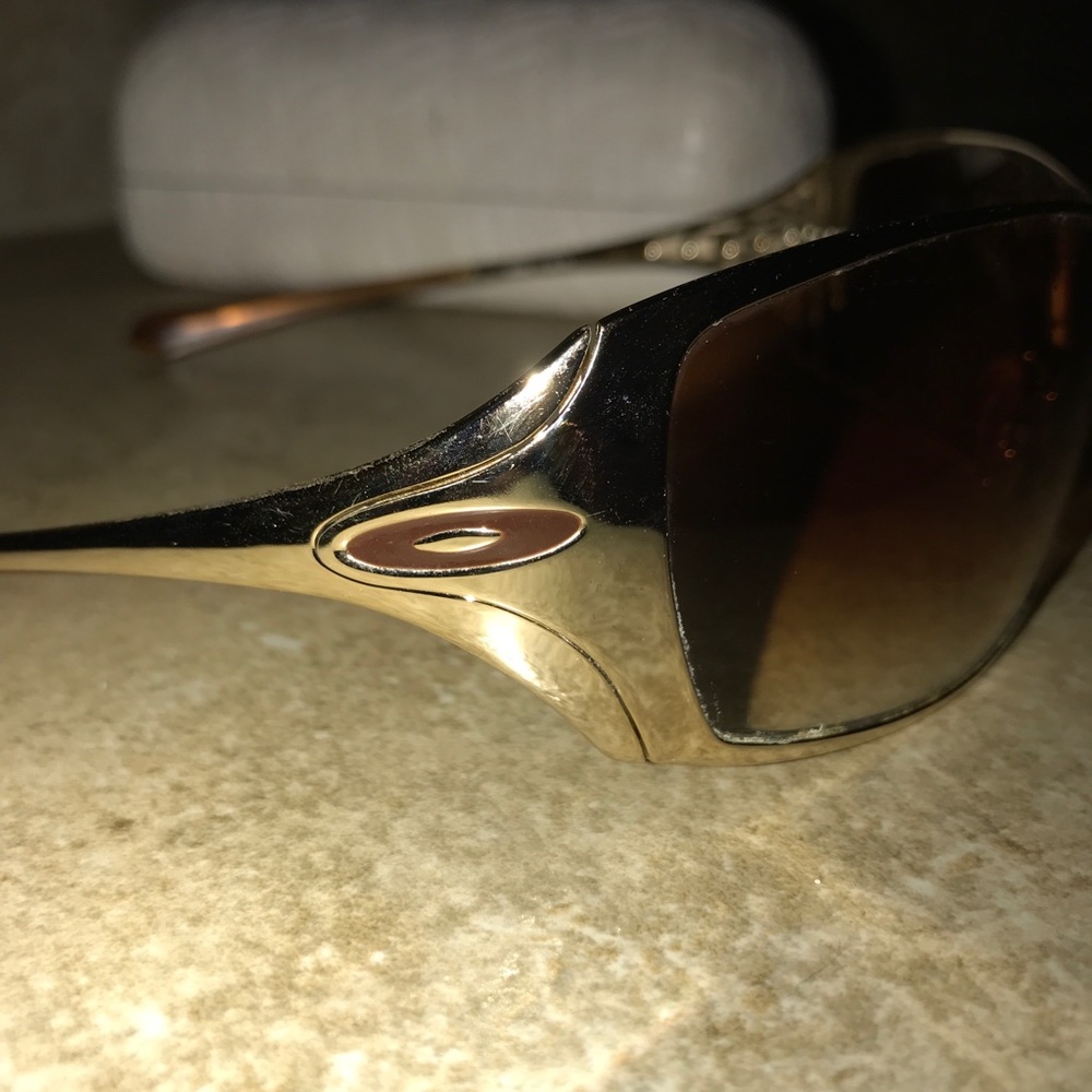 Oakley women’s sunglasses